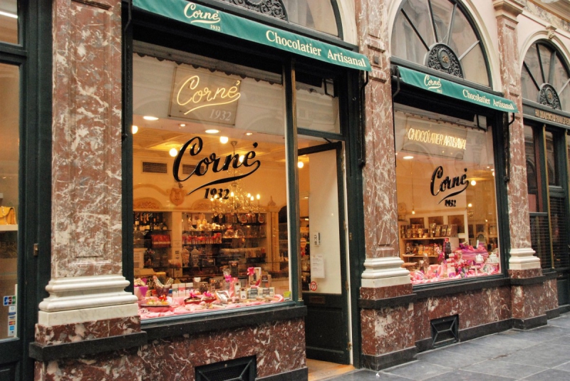 chocolaterie-ST RAPHAEL-min_chocolate_chocolaterie_shop_luxury_chic_gallery_brussels_belgium-558146